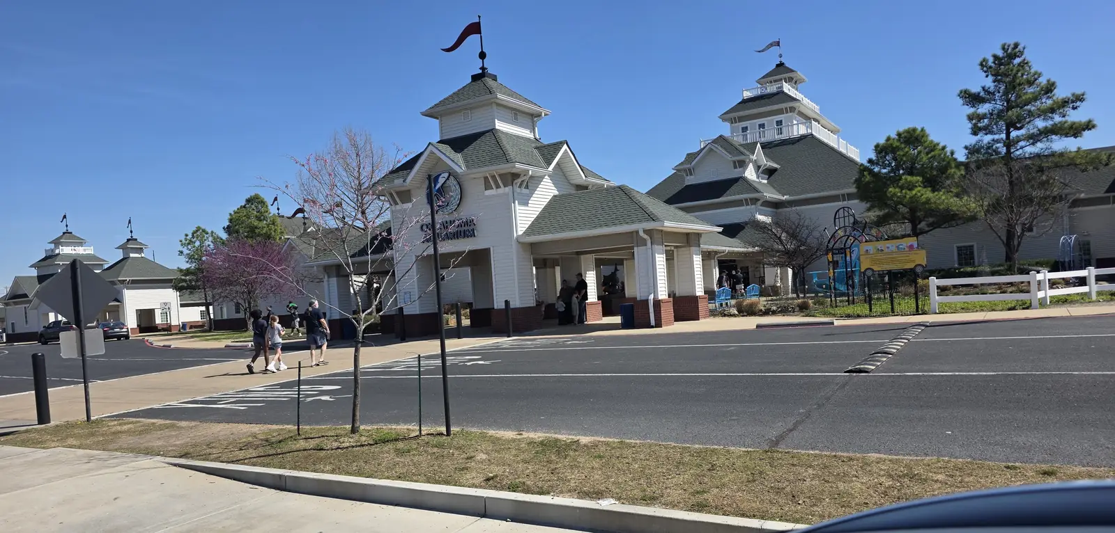 Oklahoma Aquarium main entrance with white towers in Jenks